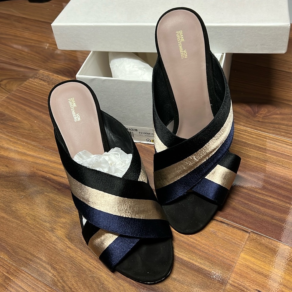 Diane Von Furstenberg Sandals Size 10 Black Gold and Blue